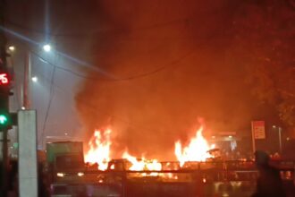 Delhi: लाल किला के पास कार धमाका।- Live India News